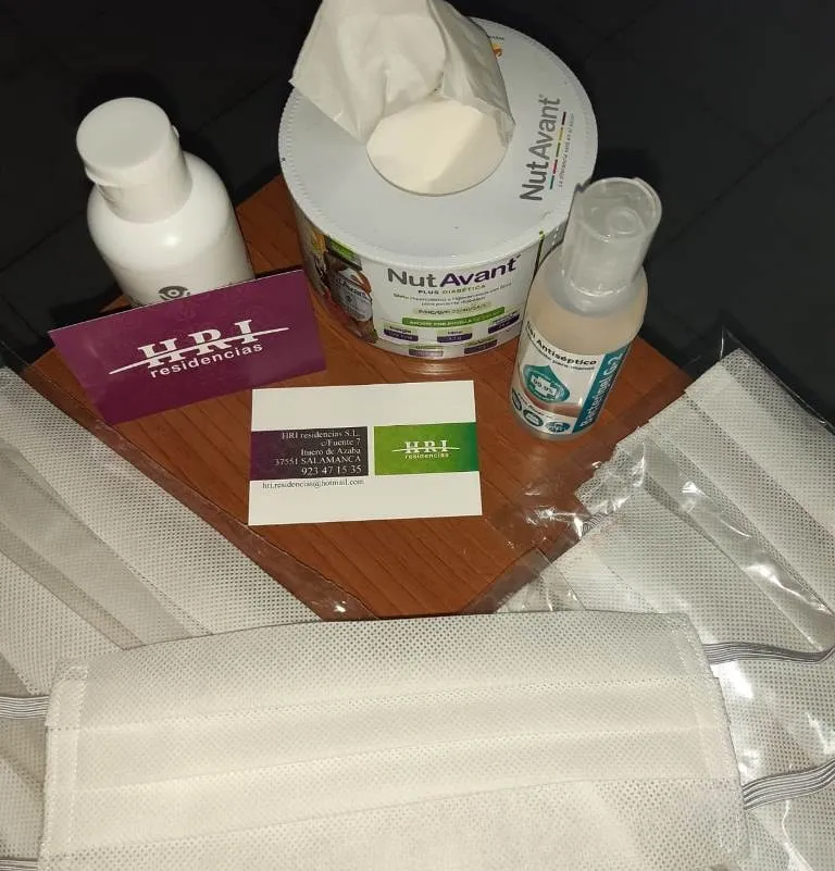 Foto 3 - Vecinas de Ituero de Azaba elaboran mascarillas para repartirlas entre los pueblos de alrededor  