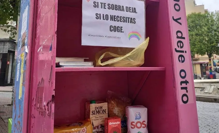 Bibliocabina de la plaza del Oeste