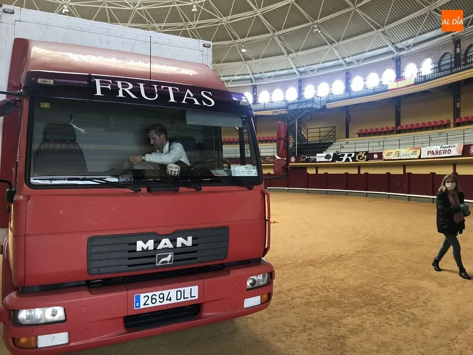 Foto 4 - Fruter&iacute;as P&eacute;rez Tejedor dona 800 kilos de fruta, verduras y patatas