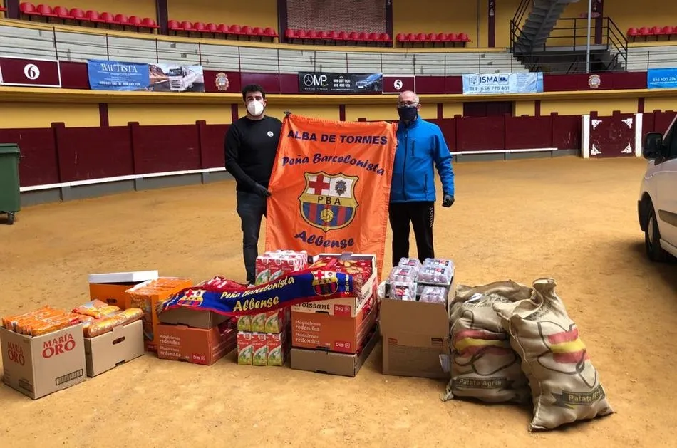 Gonzalo Bautista junto a Nicaso Barjola, presidente de la Peña Barcelonista Albense