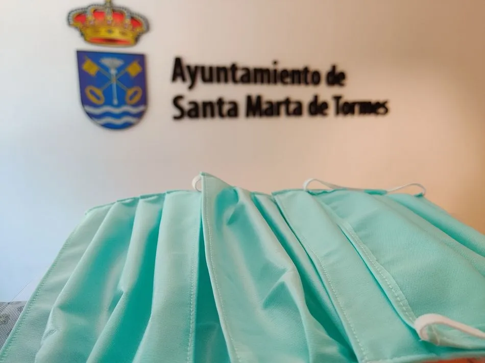 Las mascarillas de Santa Marta se reparten en un mayor número de comercios