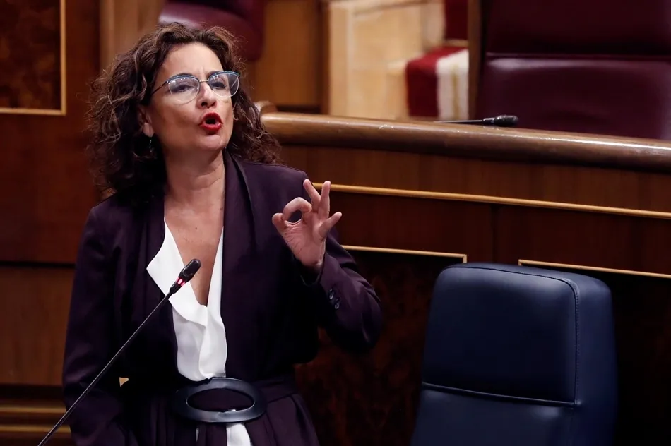 La ministra de Hacienda, María Jesús Montero, durante una intervención ante el Pleno del Congreso. Foto: EP