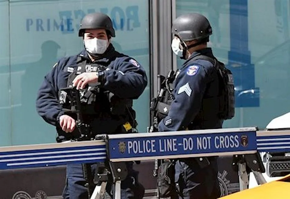 Agentes de la Policía de Nueva York se protegen con mascarillas - Europa Press
