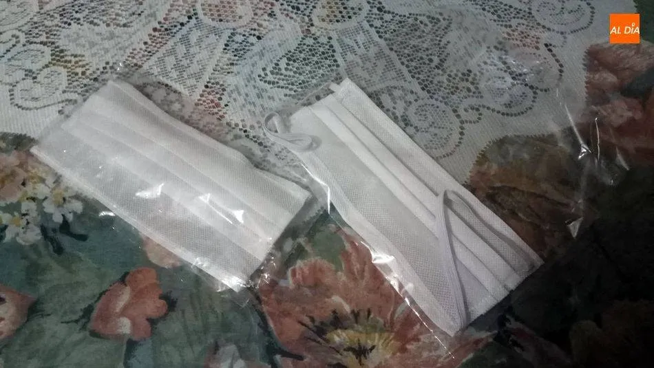 Las mascarillas se repartirán entre este viernes y el sábado / CORRAL