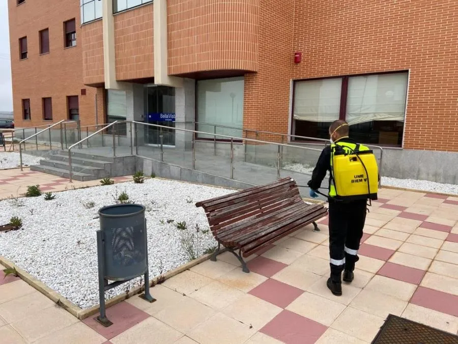 Tareas de desinfección en una residencia de Babilafuente
