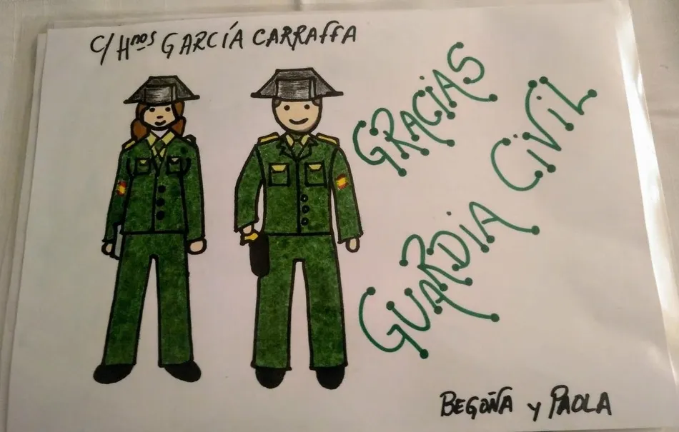 Foto 6 - Garc&iacute;a Carraffa agradece con dibujos su trabajo a bomberos, polic&iacute;as, guardias y sanitarios  