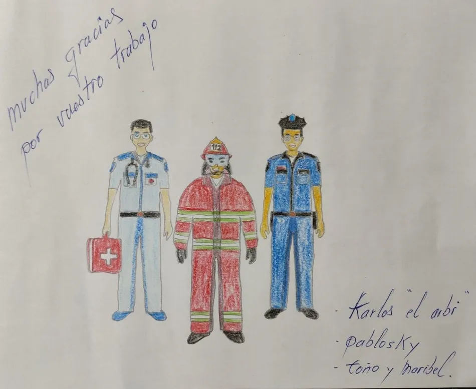 Foto 5 - Garc&iacute;a Carraffa agradece con dibujos su trabajo a bomberos, polic&iacute;as, guardias y sanitarios  