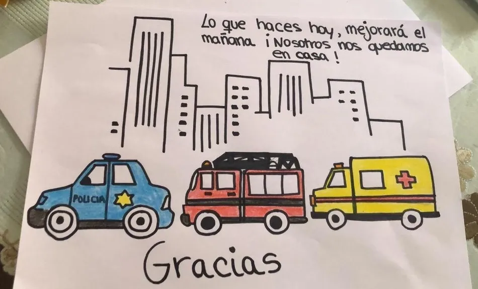 Foto 3 - Garc&iacute;a Carraffa agradece con dibujos su trabajo a bomberos, polic&iacute;as, guardias y sanitarios  