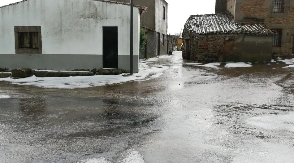 Foto 9 - Una espectacular granizada sorprende a los vecinos de Trabanca  