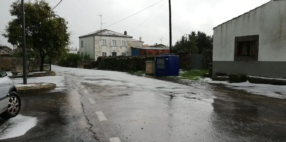Foto 7 - Una espectacular granizada sorprende a los vecinos de Trabanca  