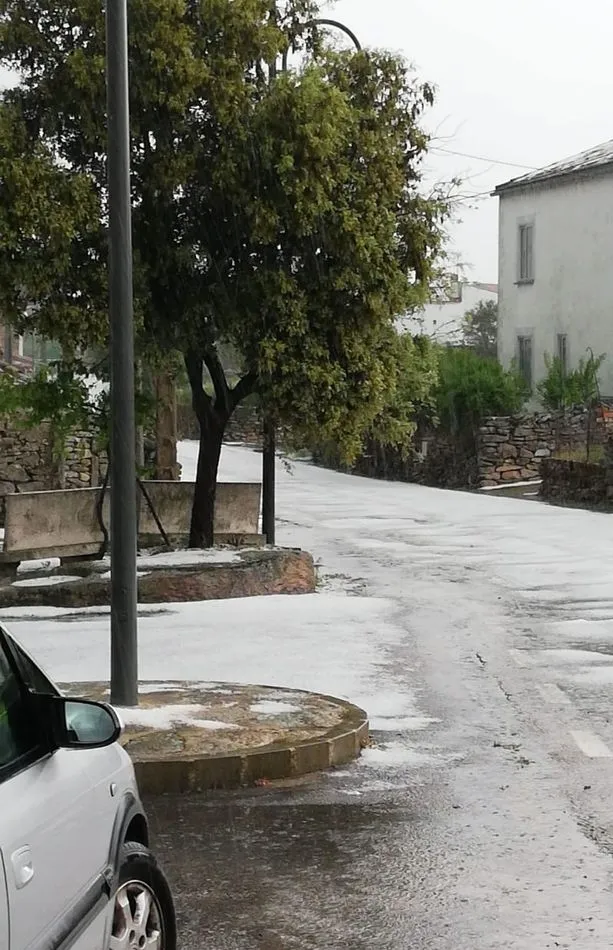 Foto 4 - Una espectacular granizada sorprende a los vecinos de Trabanca  
