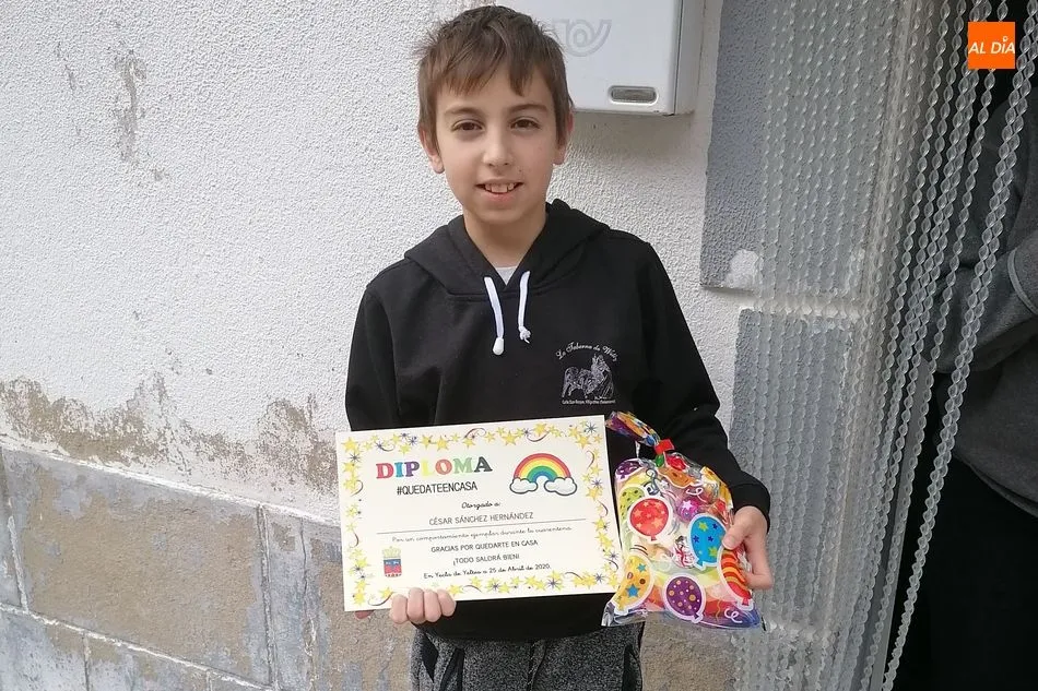 Foto 6 - El Ayuntamiento de Yecla de Yeltes otorga a todos los ni&ntilde;os un diploma por su comportamiento...