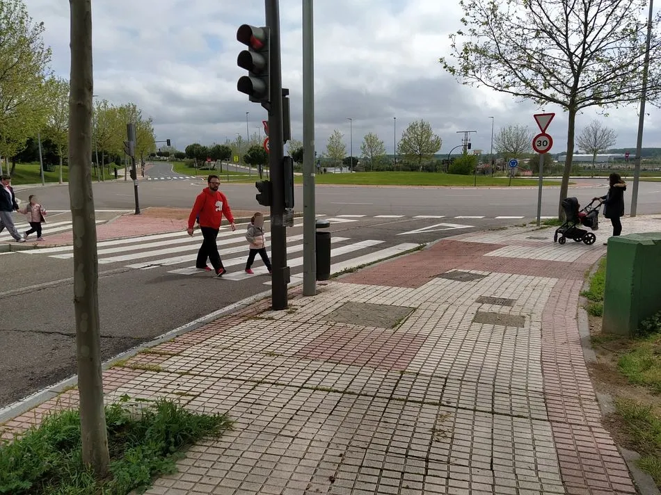 Foto 4 - Los ni&ntilde;os salmantinos disfrutan de las primeras horas de aire libre en mes y medio