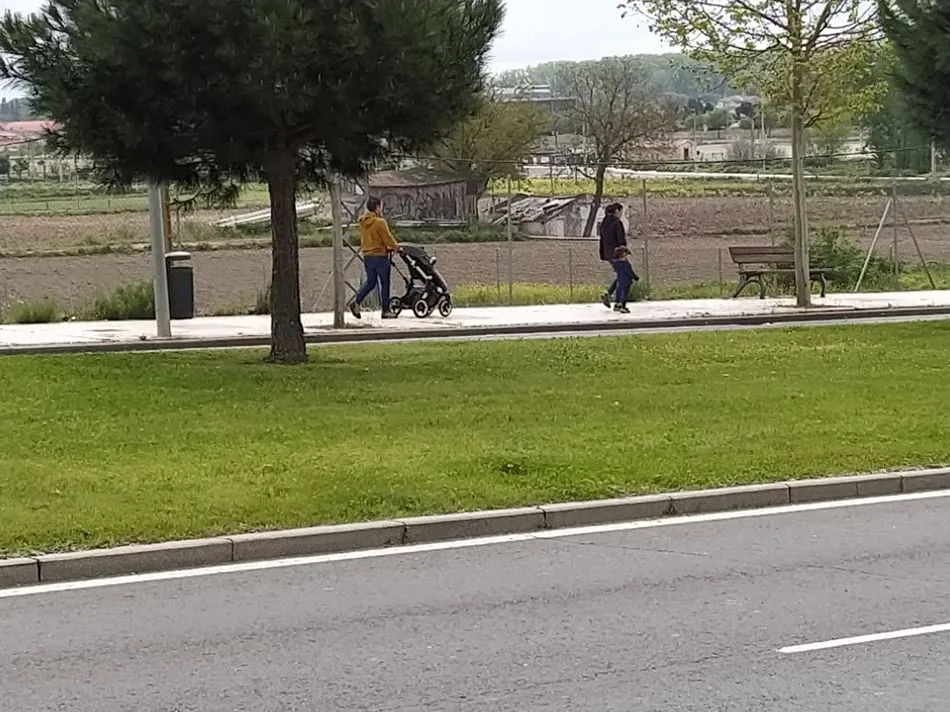 Foto 2 - Los ni&ntilde;os salmantinos disfrutan de las primeras horas de aire libre en mes y medio