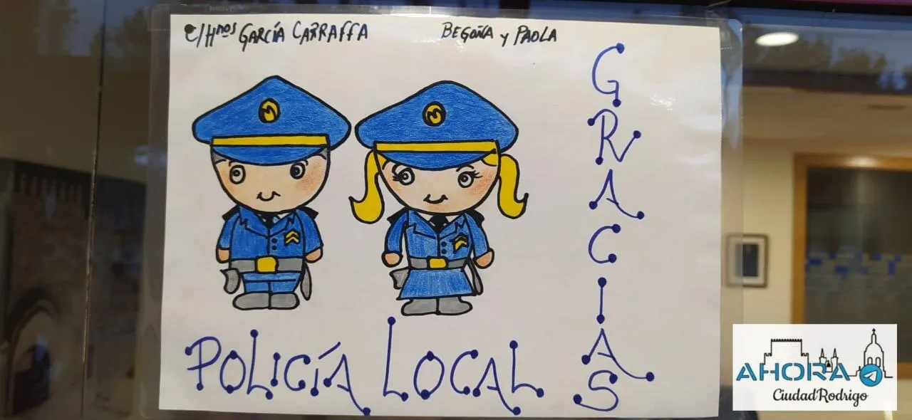 Foto 6 - La Polic&iacute;a Local tambi&eacute;n adorna su sede con los dibujos que les han hecho llegar  