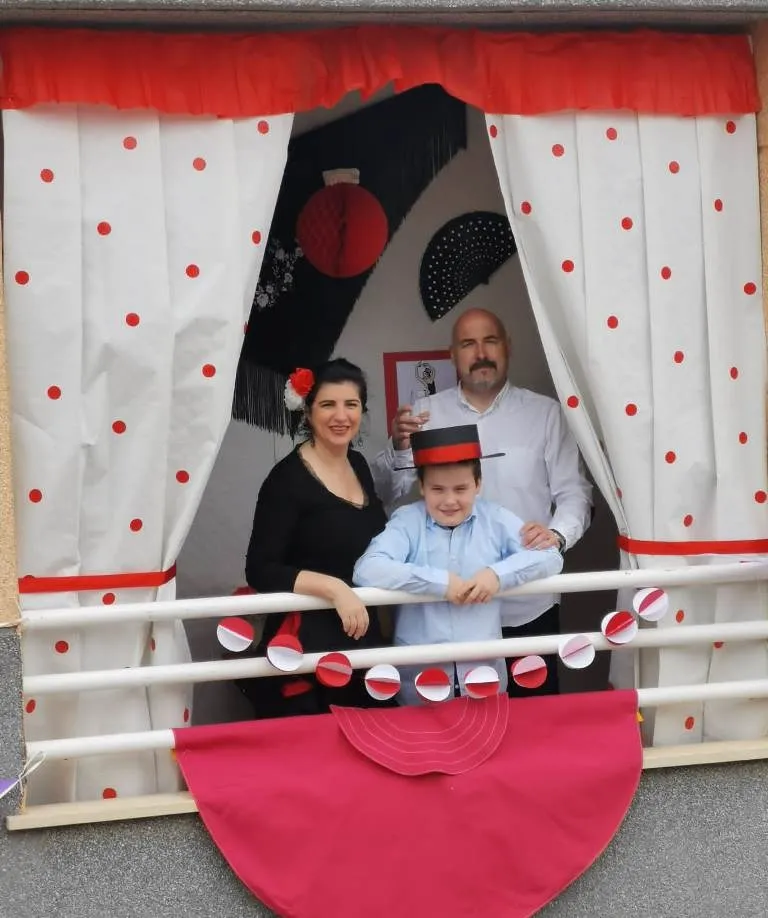 Foto 10 - Los vecinos de la&nbsp;calle Benito S&aacute;nchez contin&uacute;an celebrando por todo lo alto la Feria de Abril  