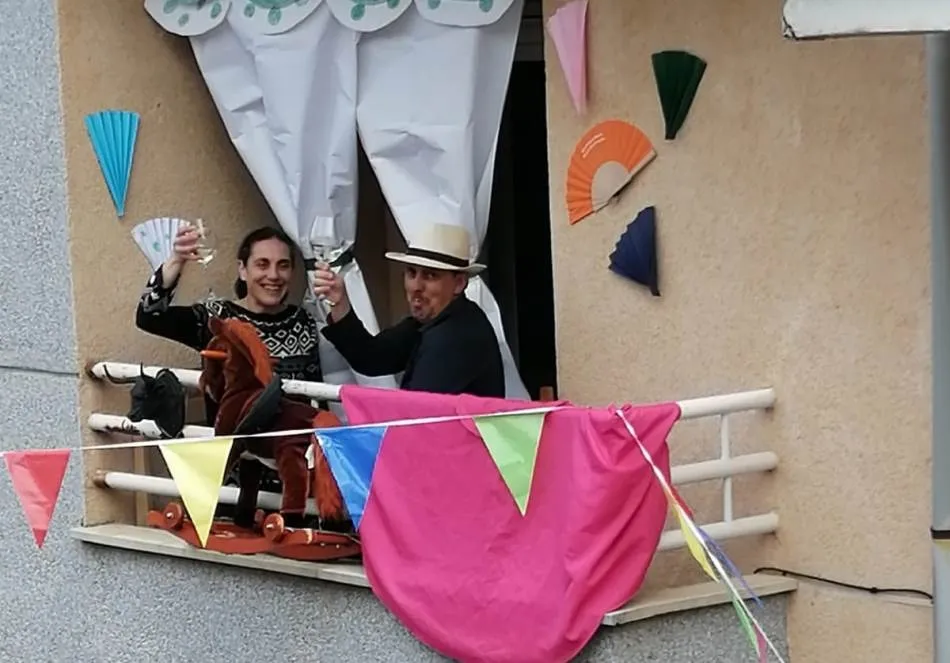 Los vecinos de la calle Benito Sánchez continúan celebrando por todo lo alto la Feria de Abril  