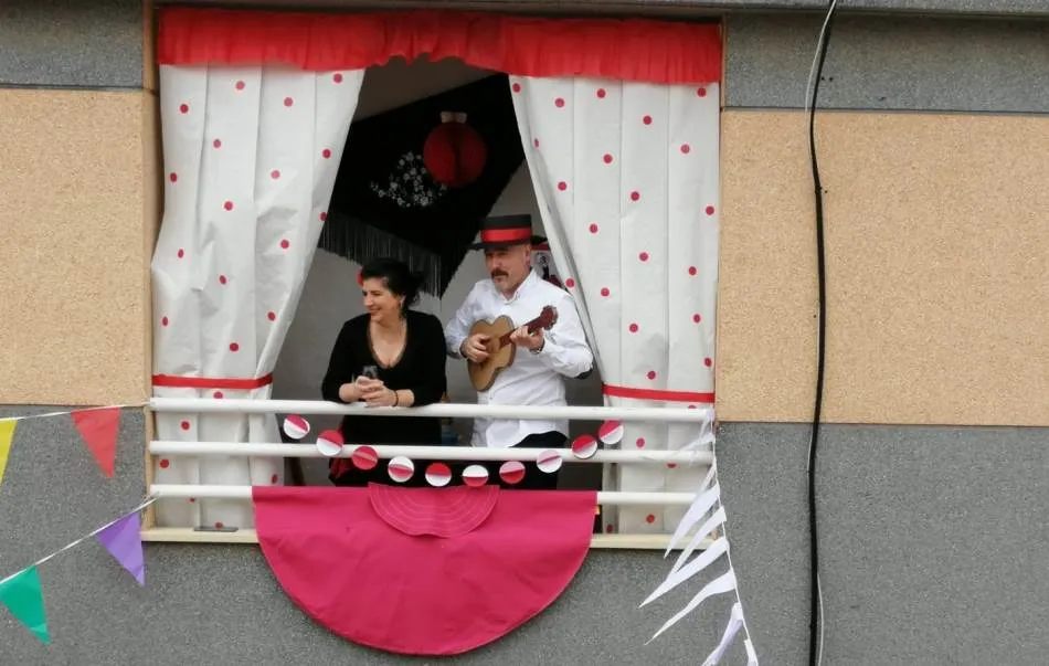 Foto 6 - Los vecinos de la&nbsp;calle Benito S&aacute;nchez contin&uacute;an celebrando por todo lo alto la Feria de Abril  