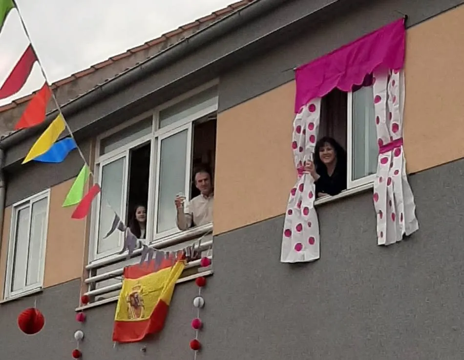 Foto 4 - Los vecinos de la&nbsp;calle Benito S&aacute;nchez contin&uacute;an celebrando por todo lo alto la Feria de Abril  