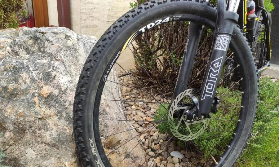 Junto a la promoción de la actividad deportiva, la Diputación ha optado por ofrecer la bicicleta como medio para hacer turismo, cuando se pueda