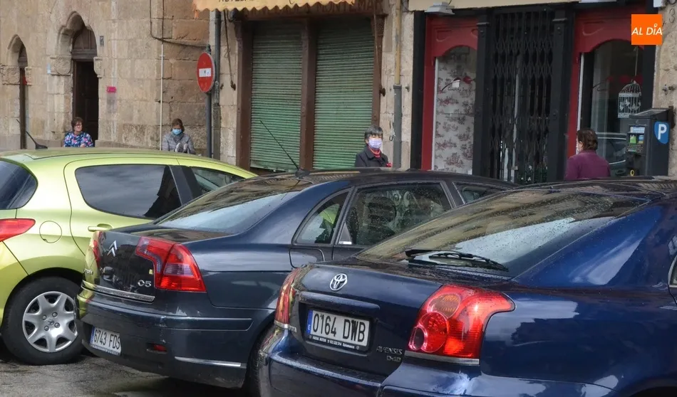 Foto 3 - Ciudad Rodrigo guarda un minuto de silencio en memoria de las v&iacute;ctimas del coronavirus  