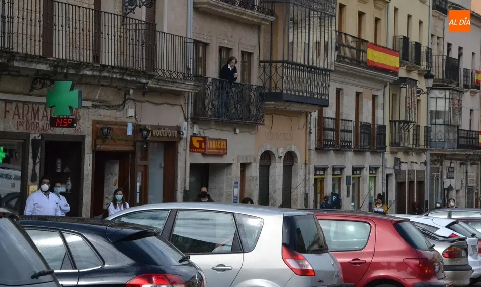 Foto 6 - Ciudad Rodrigo guarda un minuto de silencio en memoria de las v&iacute;ctimas del coronavirus  