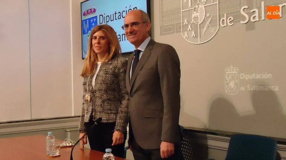 Chabela de la Torre y Javier Iglesias en la sede de la Diputación