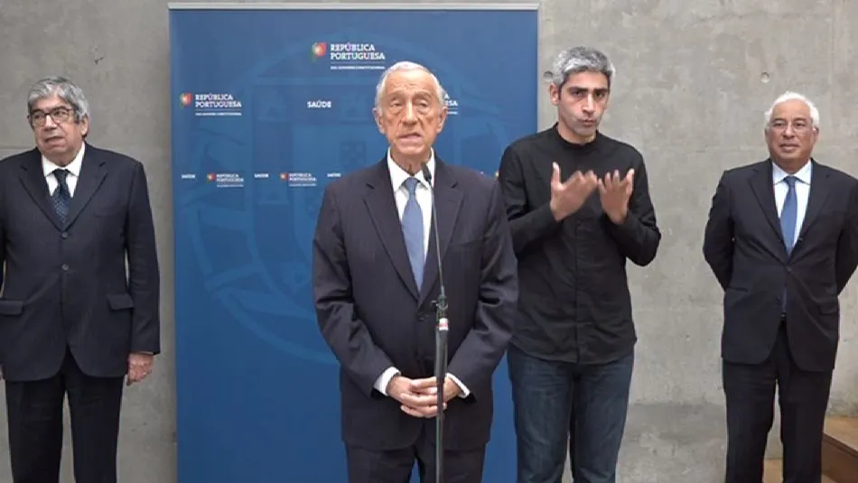 Marcelo Rebelo de Sousa en la comparecencia con el primer ministro Costa y el presidente del Parlamento, Ferro Rodrigues/ PRESIDÊNCIA DA REPÚBLICA