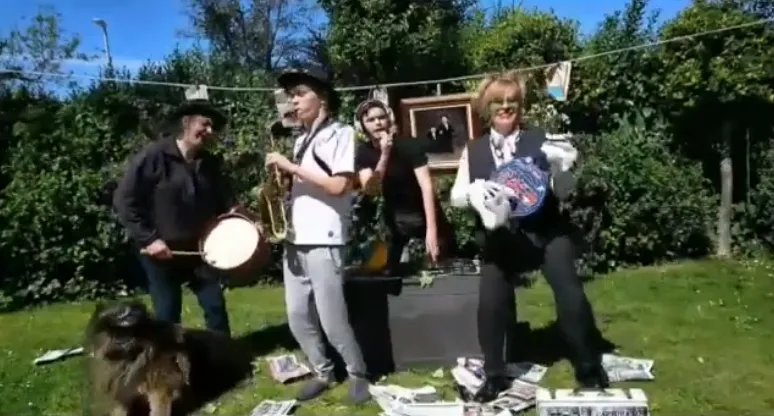 Vecinos de Agallas repartidos por España y Francia envían ánimos a los que están en el pueblo  