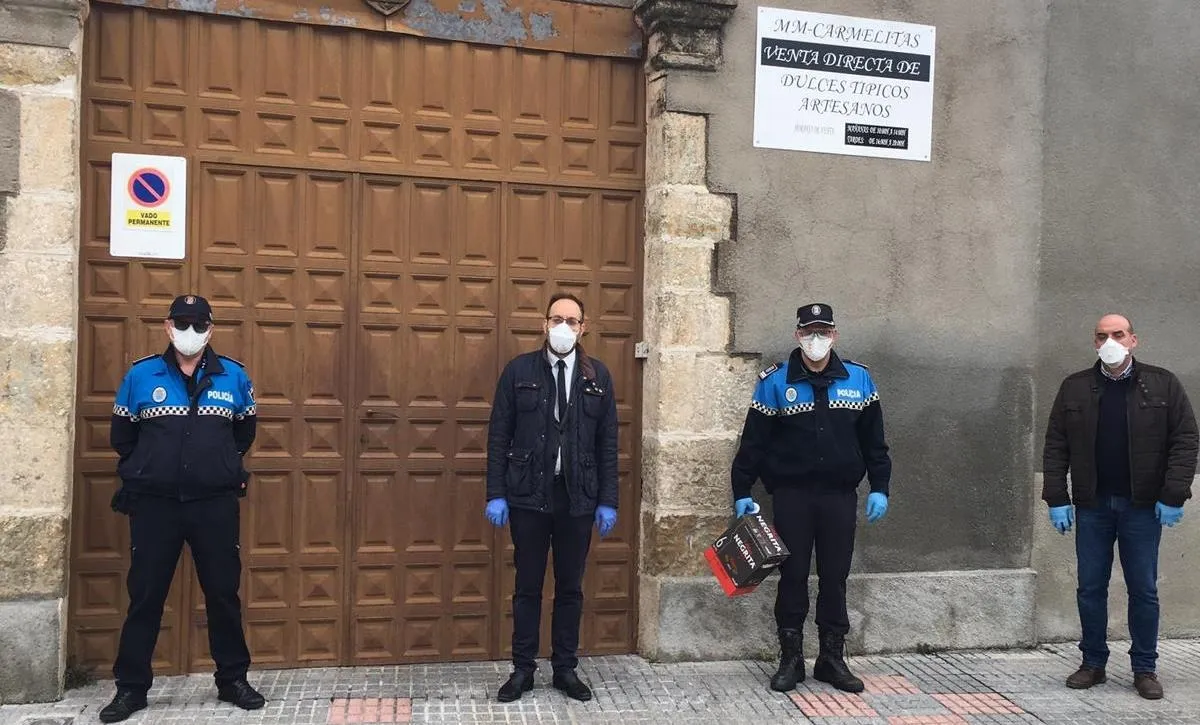 Foto 3 - Miembros del Equipo de Gobierno visitan a las Carmelitas y a los trabajadores de Urbaser  