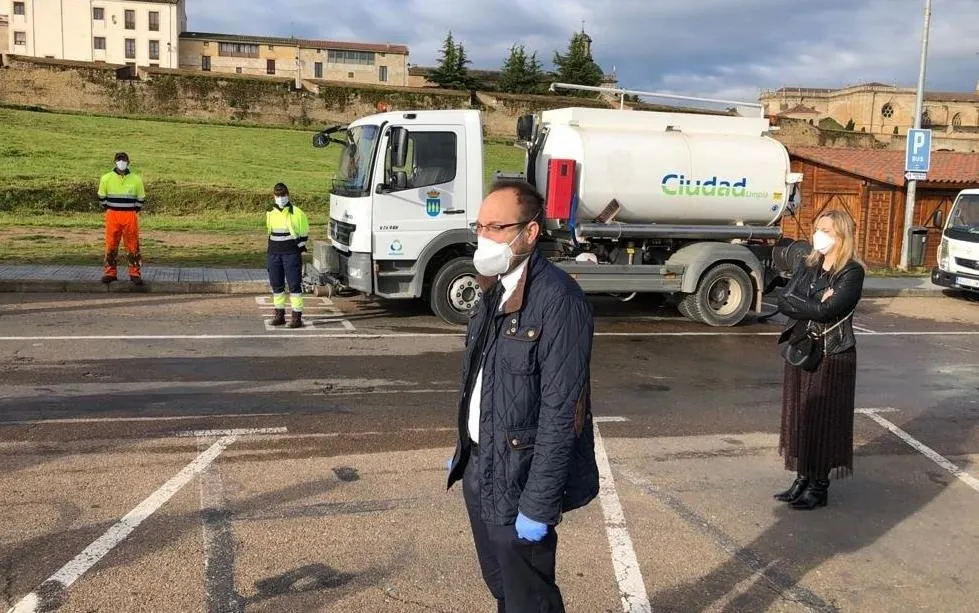 Miembros del Equipo de Gobierno visitan a las Carmelitas y a los trabajadores de Urbaser  