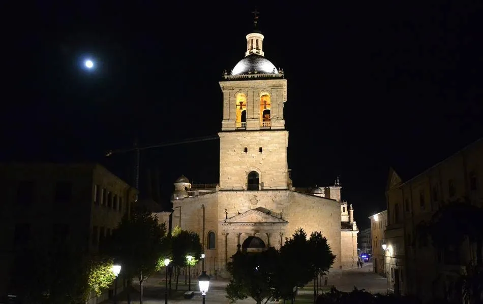 Jesús García Burillo fija las normas para el restablecimiento de los cultos en los templos de la...