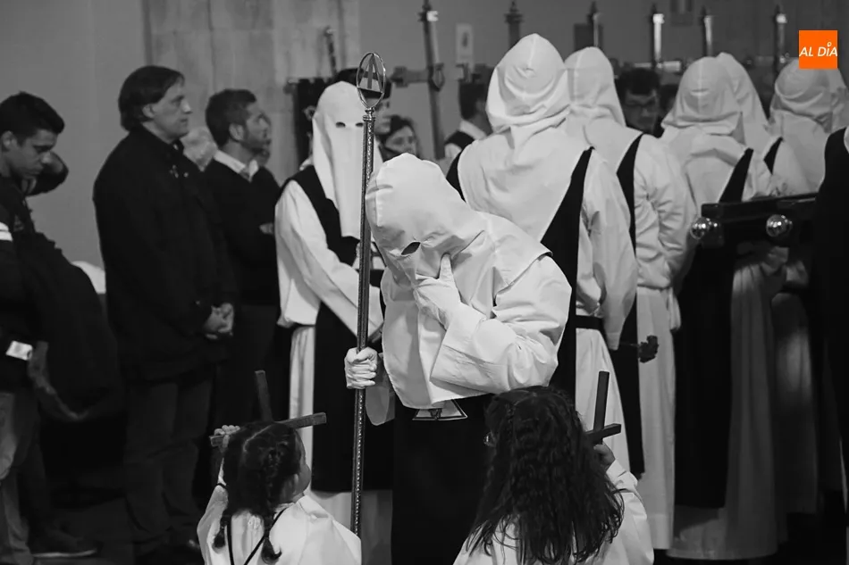 Foto 3 - La procesi&oacute;n del V&iacute;a Crucis, suspendida por la amenaza de lluvia