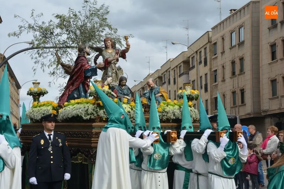 Foto 8 - La Cofrad&iacute;a de la Oraci&oacute;n en el Huerto de los Olivos consegu&iacute;a reestrenar sus tallas
