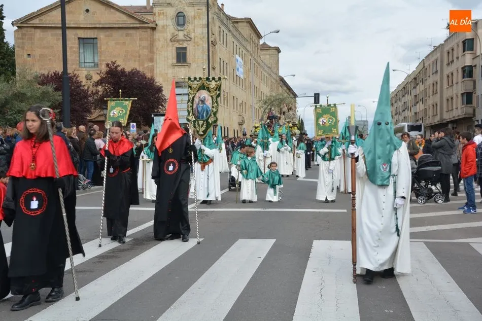 Foto 7 - La Cofrad&iacute;a de la Oraci&oacute;n en el Huerto de los Olivos consegu&iacute;a reestrenar sus tallas