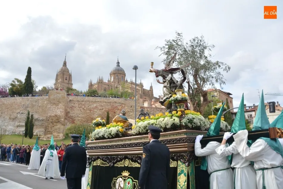 Foto 4 - La Cofrad&iacute;a de la Oraci&oacute;n en el Huerto de los Olivos consegu&iacute;a reestrenar sus tallas