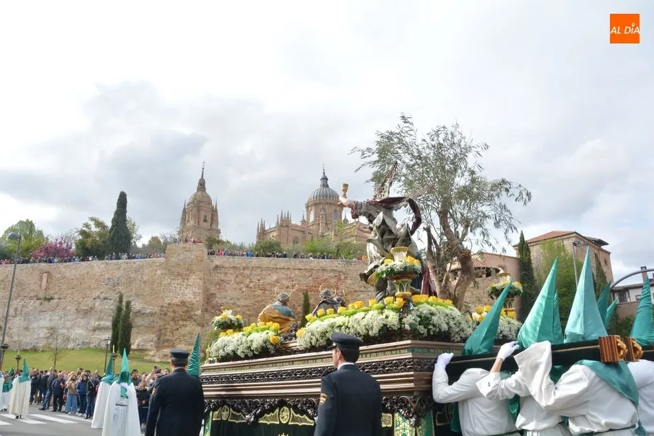 Foto 2 - La Cofrad&iacute;a de la Oraci&oacute;n en el Huerto de los Olivos consegu&iacute;a reestrenar sus tallas