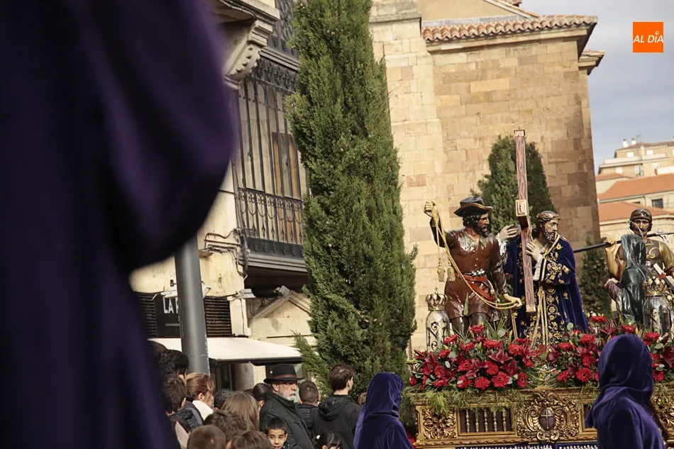 Foto 8 - Jes&uacute;s Nazareno y el Santo Entierro, respeto por el sufrimiento de Cristo