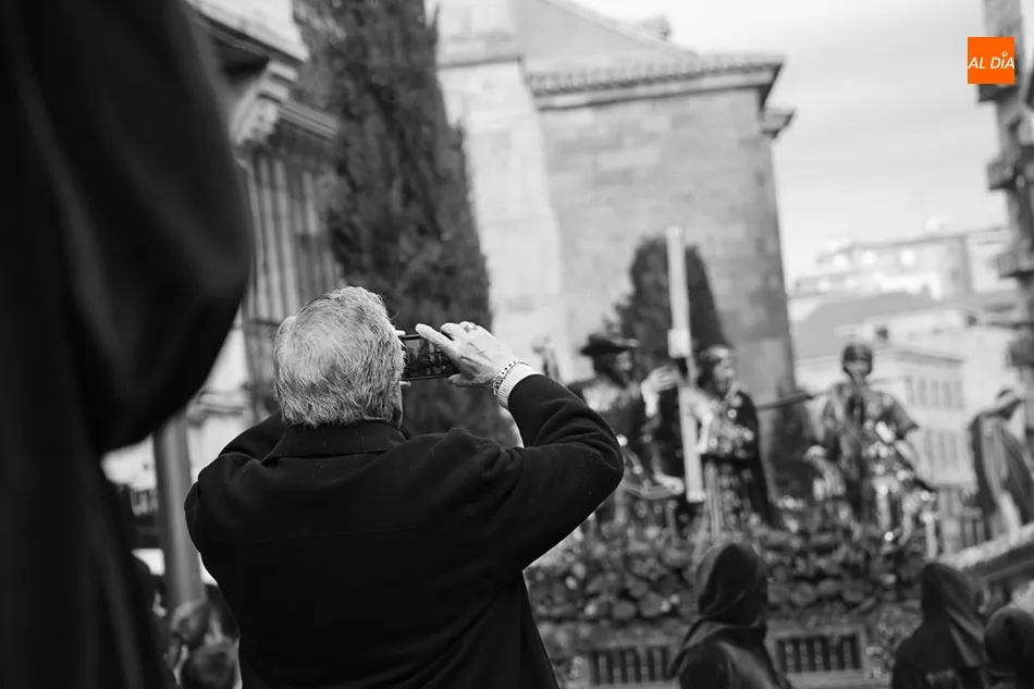 Foto 6 - Jes&uacute;s Nazareno y el Santo Entierro, respeto por el sufrimiento de Cristo