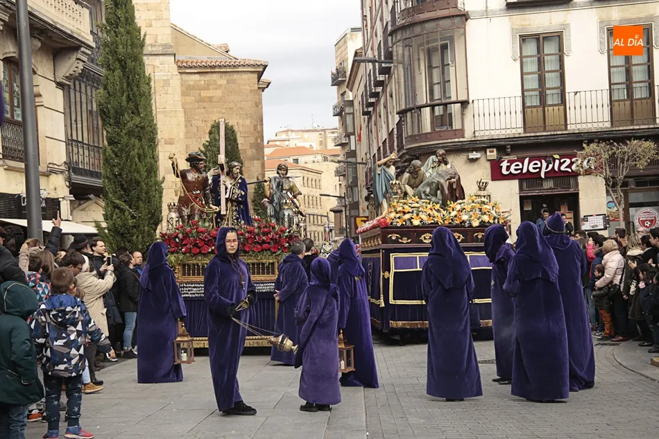 Foto 5 - Jes&uacute;s Nazareno y el Santo Entierro, respeto por el sufrimiento de Cristo