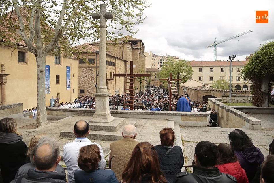 Emoción y respeto en el tradicional Acto del Descendimiento. Foto de Alejandro López