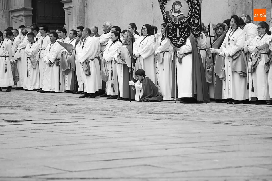 Foto 7 - Respeto solemne en el tradicional Acto del Descendimiento