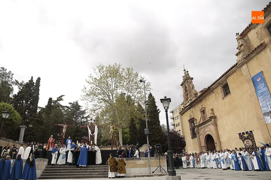 Foto 6 - Respeto solemne en el tradicional Acto del Descendimiento