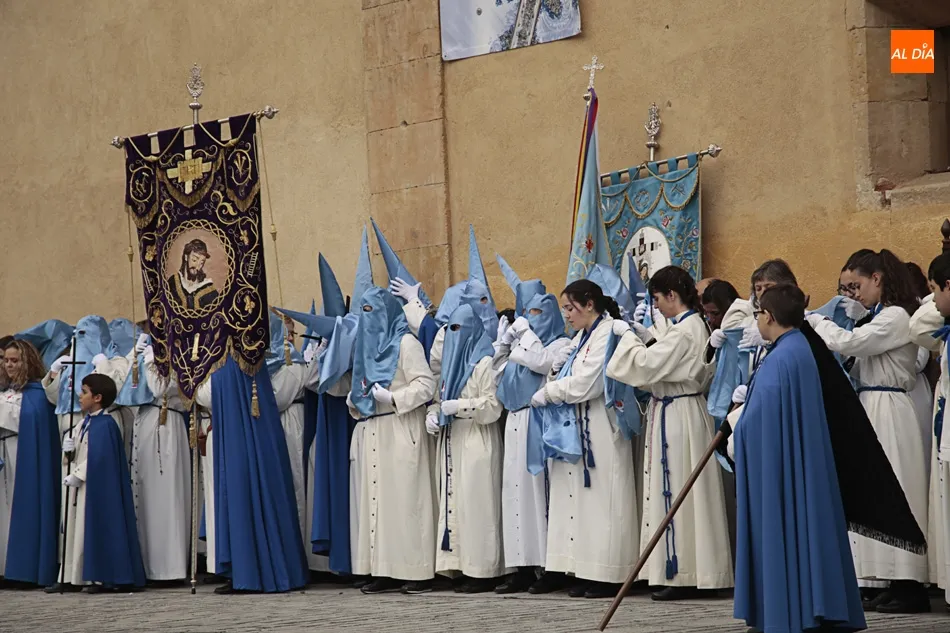 Foto 3 - Respeto solemne en el tradicional Acto del Descendimiento
