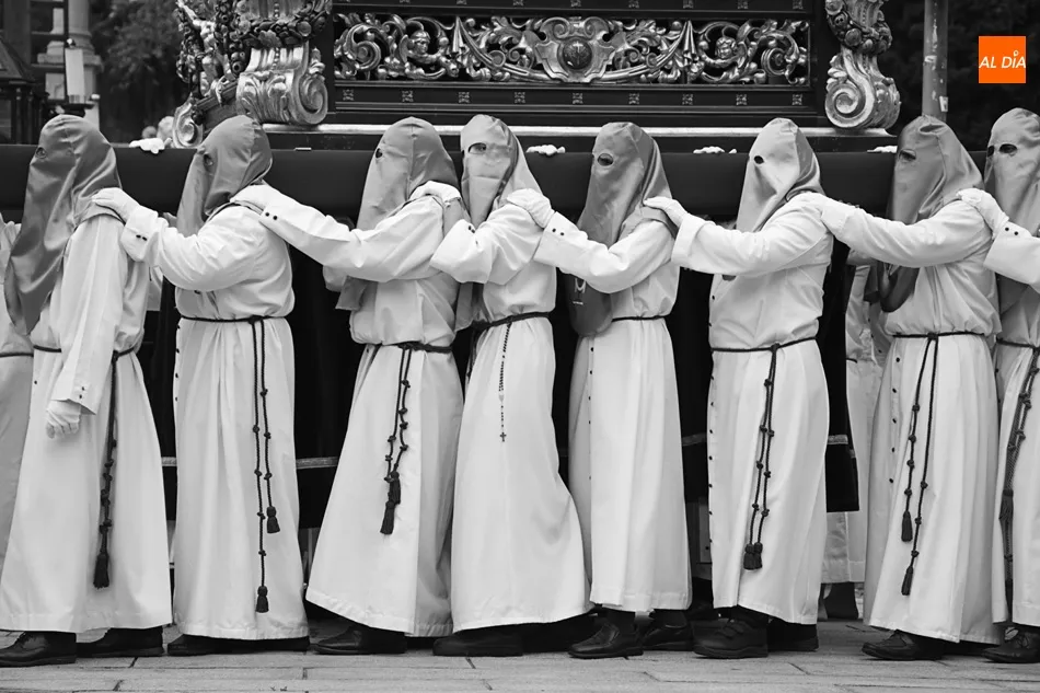 Foto 8 - La procesi&oacute;n del Santo Entierro, catequesis art&iacute;stica por las calles