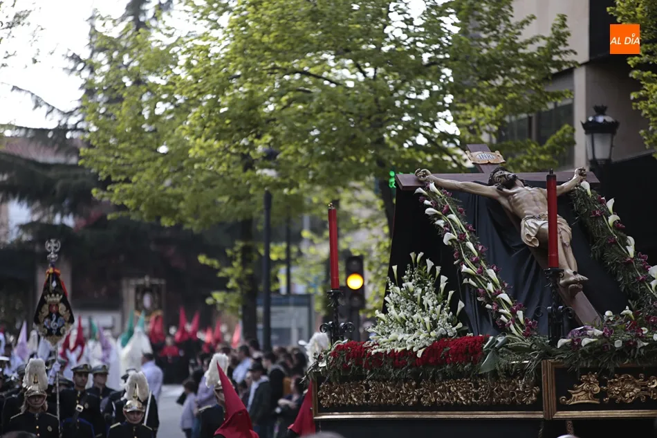 Foto 5 - Pizarrales muestra su devoci&oacute;n al Cristo de la Vela