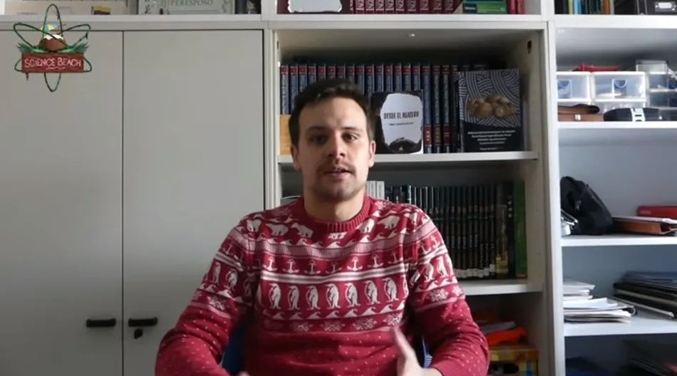 Diego Morales, biotecnólogo y creador del canal de divulgación científica Science Beach