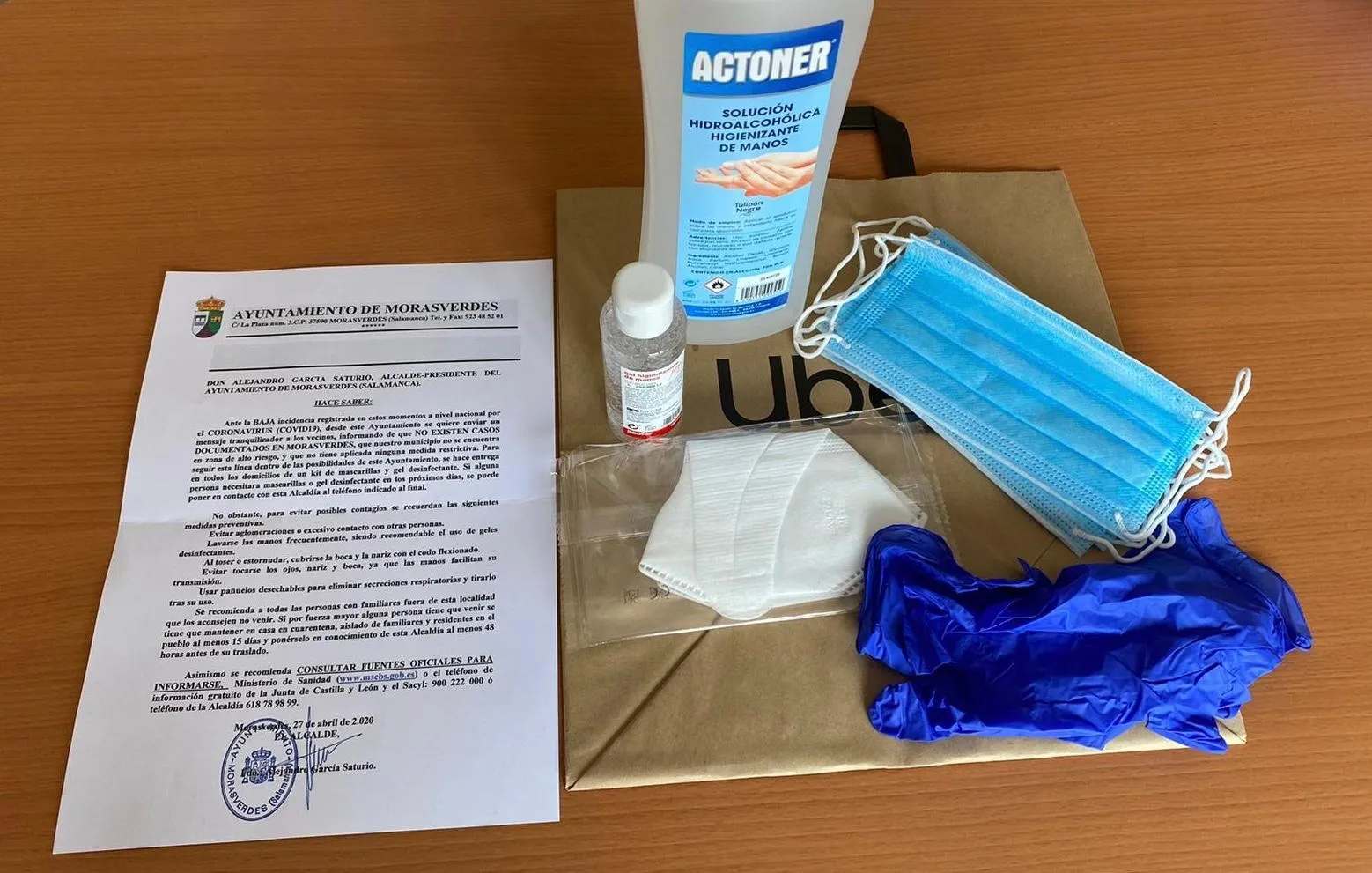 El Ayuntamiento de Morasverdes reparte kits de protección a sus vecinos  