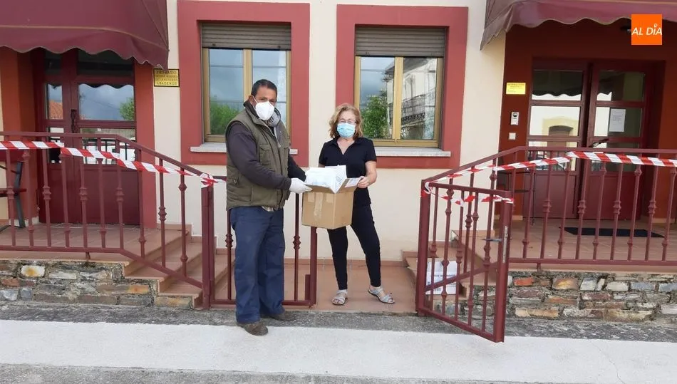 También se le hacía entrega a la residencia de mayores Abadengo de un lote de estos productos