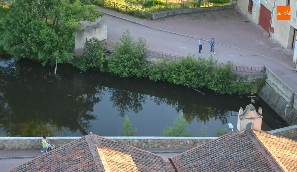 Foto 8 - La muralla y el entorno del r&iacute;o, lugares preferidos por los mirobrigenses para pasear y hacer...